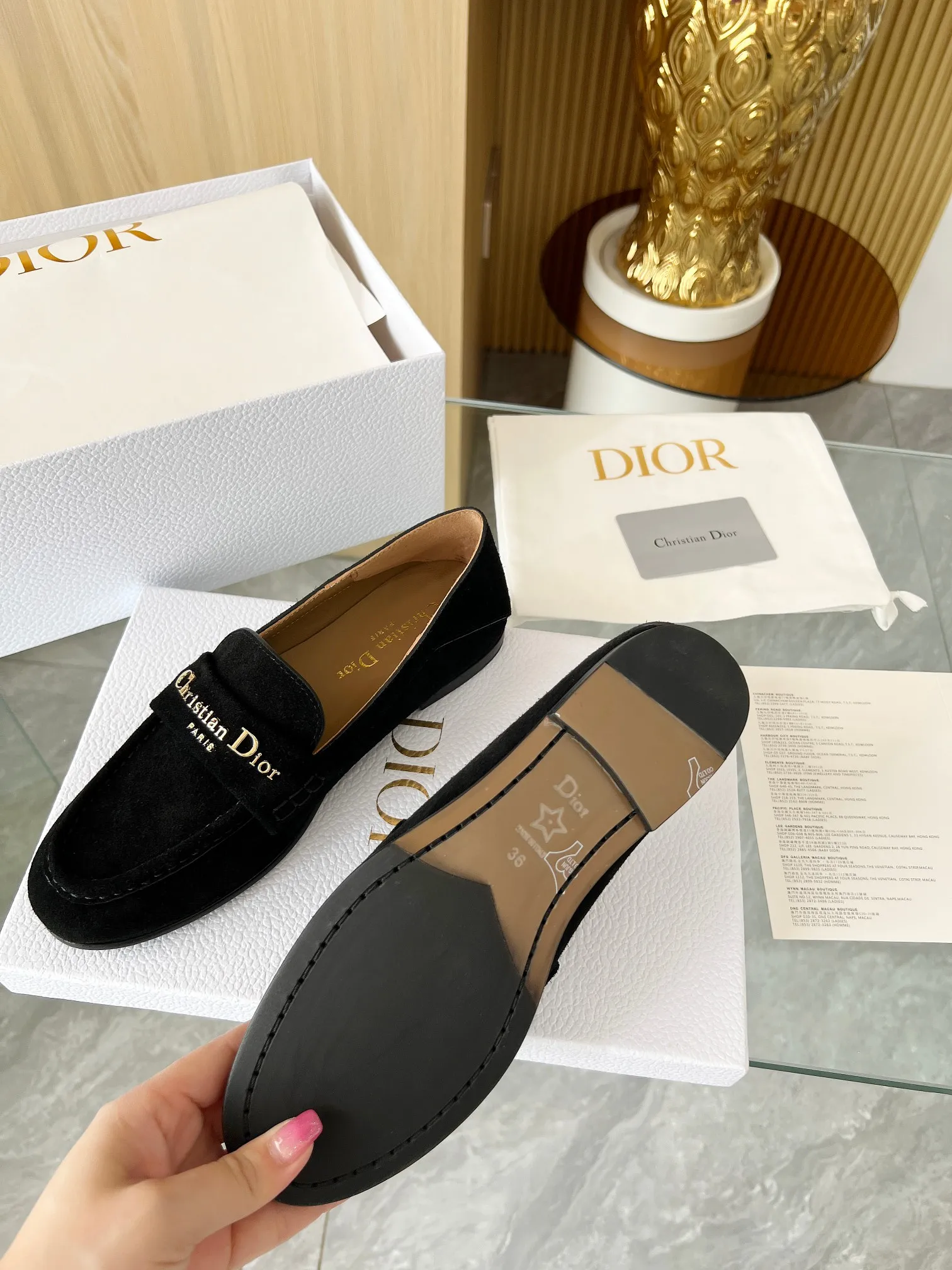 💕💕Factory direct selling price p560💕💕 Dior's new spring and summer ultra-light series loafers are brand new. The layout strives to create fashionable classic items. New products created at the first major show of Paris Fashion Week. The inspiration is cleverly combined by the D chief designer on the perfect shoe shape. Paired with brand buckles, it is even more fashionable! Original version, perfect and exquisite workmanship!  ✔️Upper: original fabric ✔️Inner lining: imported sheepskin lining ✔️Sole: Italian genuine leather outsole ✔️Size: #35-41 (40 41 customized items are not returnable)
